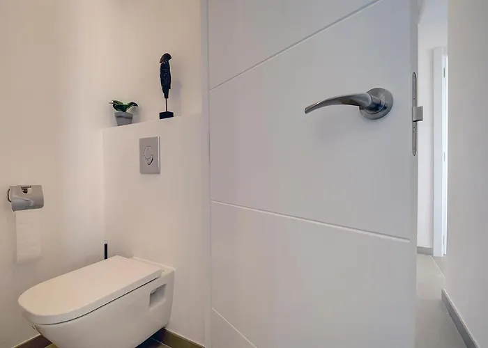 Boulevard Renovated Iberia Hotel